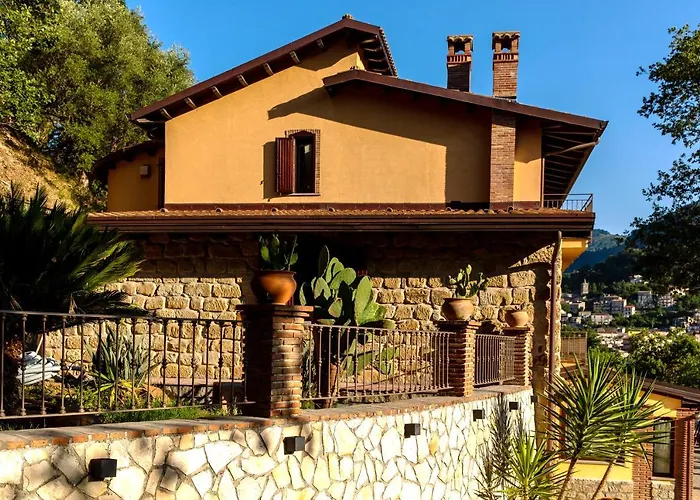 Lara וילה Tortorici